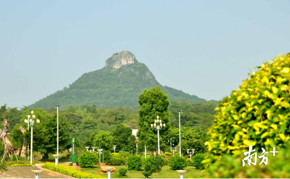 巾峰山。黃津 攝