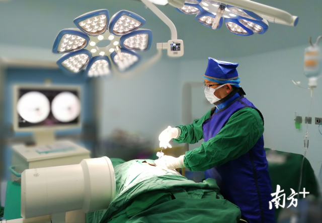 建立起了縣鎮(zhèn)村“一網(wǎng)化”區(qū)域分級(jí)診療平臺(tái)，切實(shí)解決群眾“看病難”。