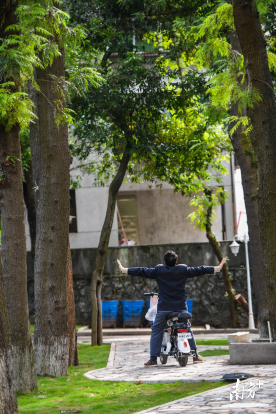 晨練的市民。曾亮超 攝