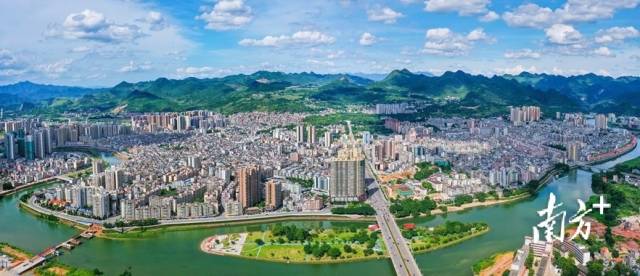 連州面向社會(huì)各界廣大人民群眾征集金點(diǎn)子，共同描繪發(fā)展新藍(lán)圖。曾亮超 攝