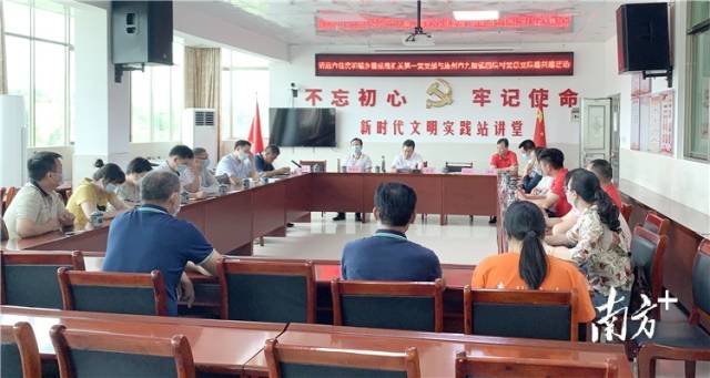 開(kāi)展黨建聯(lián)建共建活動(dòng)。