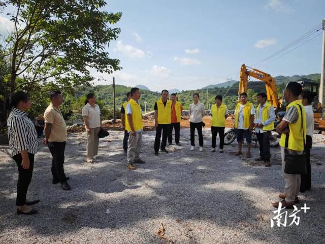 實(shí)地調(diào)研。