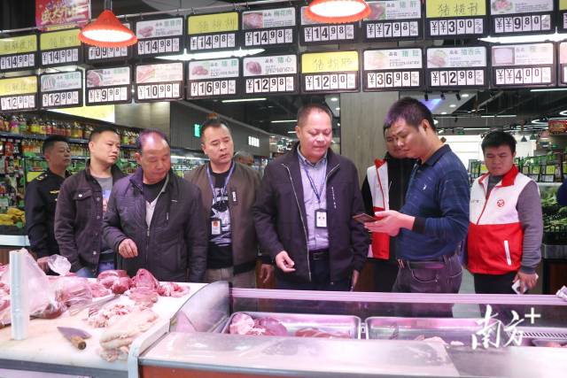 檢查現(xiàn)場。