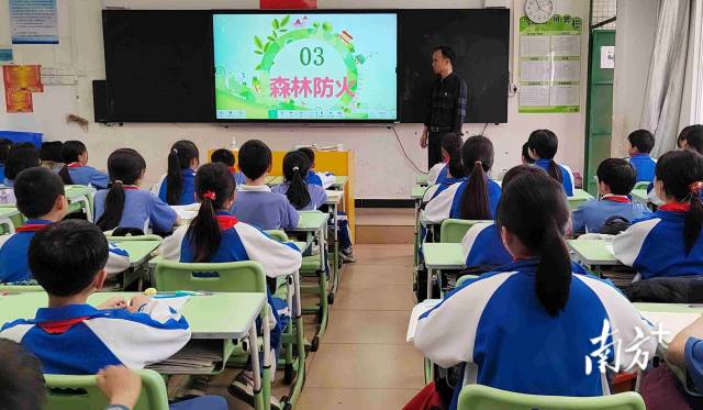 開展森林防火安全教育。