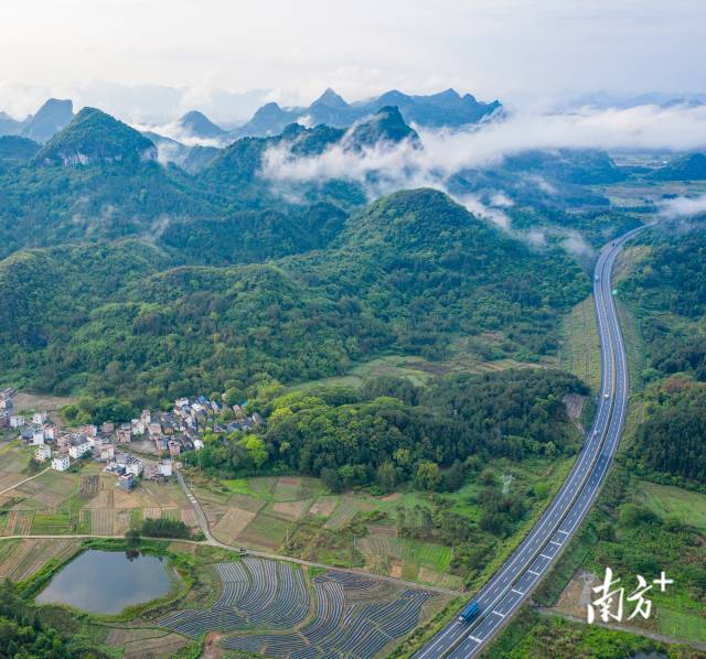 連州境內(nèi)已有三條高速。黃慧誠(chéng) 攝