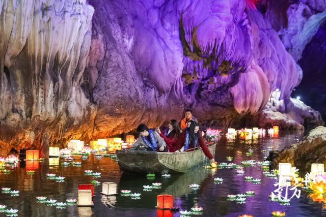 明燈載愿活動。