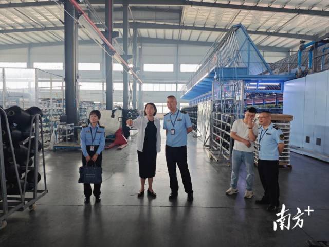 服務(wù)團隊深入企業(yè)一線指導(dǎo)數(shù)據(jù)知識產(chǎn)權(quán)保護工作。