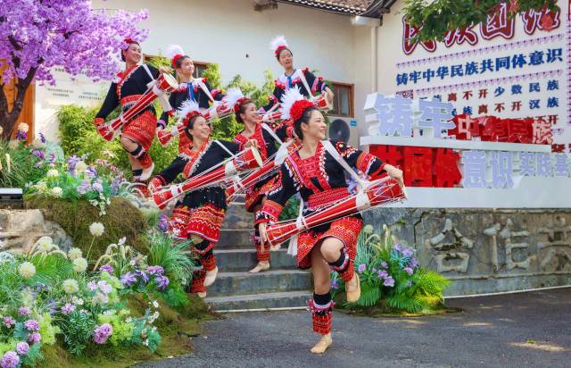 瑤族長(zhǎng)鼓舞。吳彥 攝