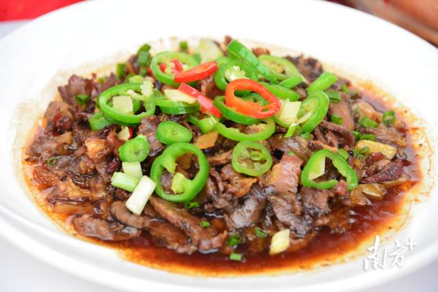 豐陽(yáng)牛肉干登上央視《舌尖上的中國(guó)》。黃津 攝